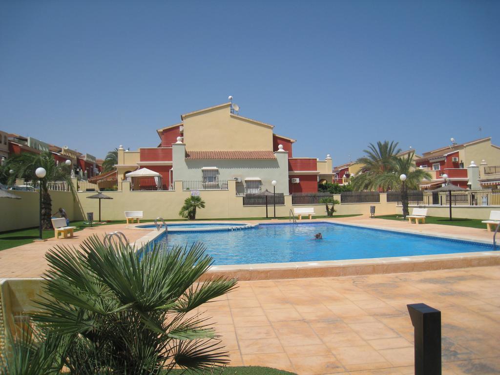 Bungalow Altos De La Bahia Torrevieja Ruang foto