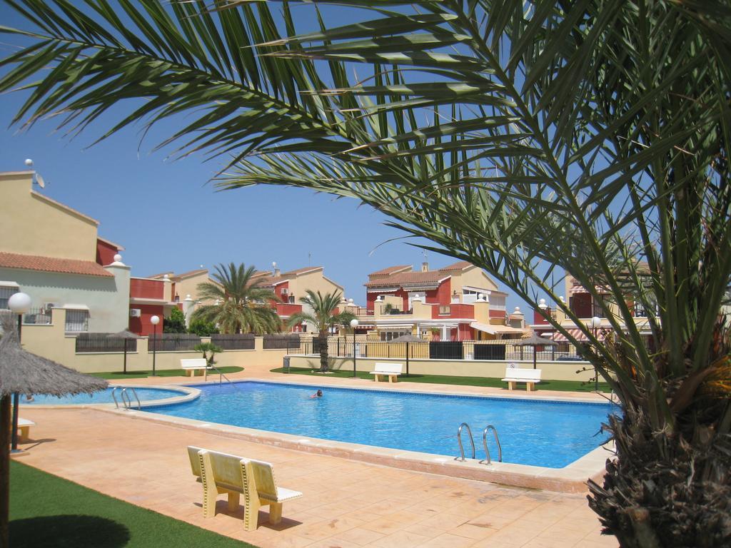 Bungalow Altos De La Bahia Torrevieja Ruang foto
