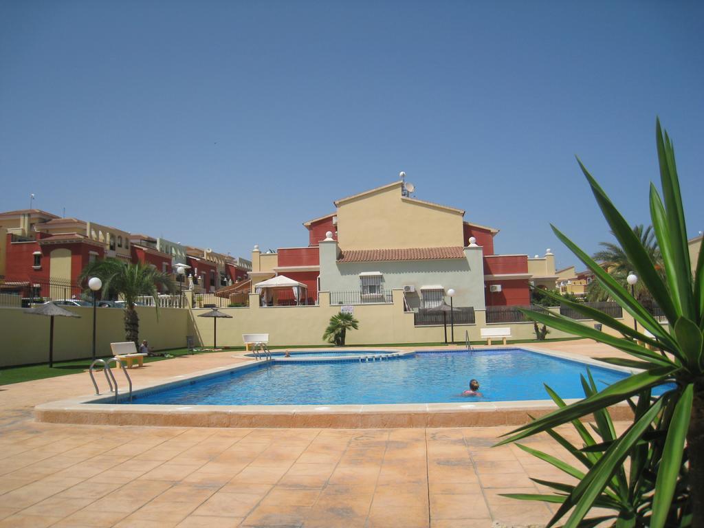 Bungalow Altos De La Bahia Torrevieja Ruang foto